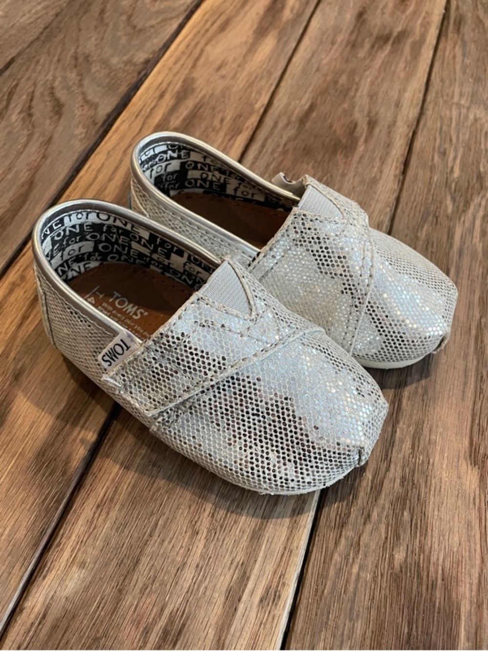 TOMS Toddler Silver Sparkle Slip-Ons Size T4